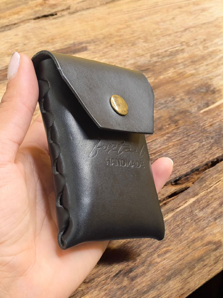 Кожен калъф за карти без шевове, ръчна изработка от естествена кожа, стил и качество.