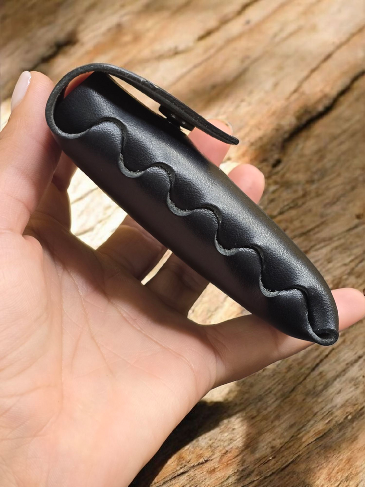 Кожен калъф за карти без шевове, ръчна изработка от естествена кожа, стил и качество.