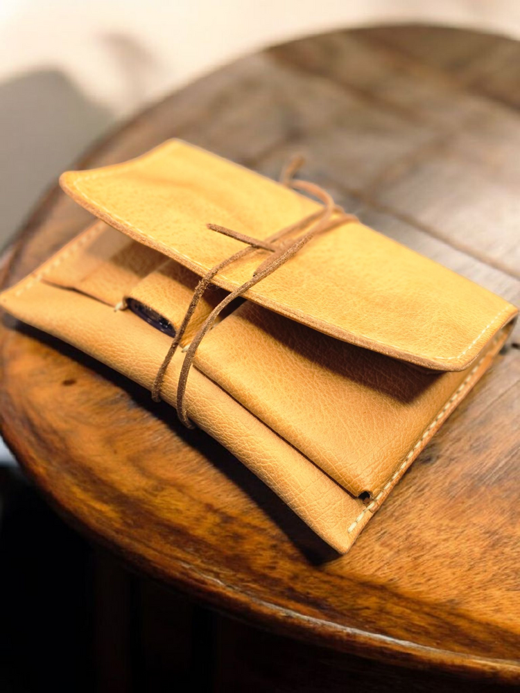 Български ръчно изработен калъф за тютюн – отличен избор за подарък.