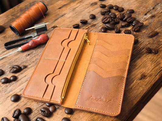 Дълъг портфейл с цип от естествена кожа, ръчна изработка – идеален за подарък или специален повод.