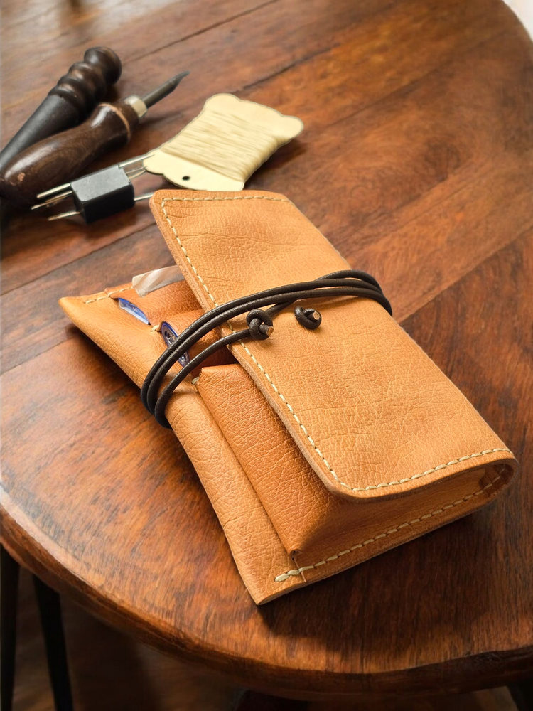 Handmade кожен калъф за тютюн – компактен и удобен аксесоар.