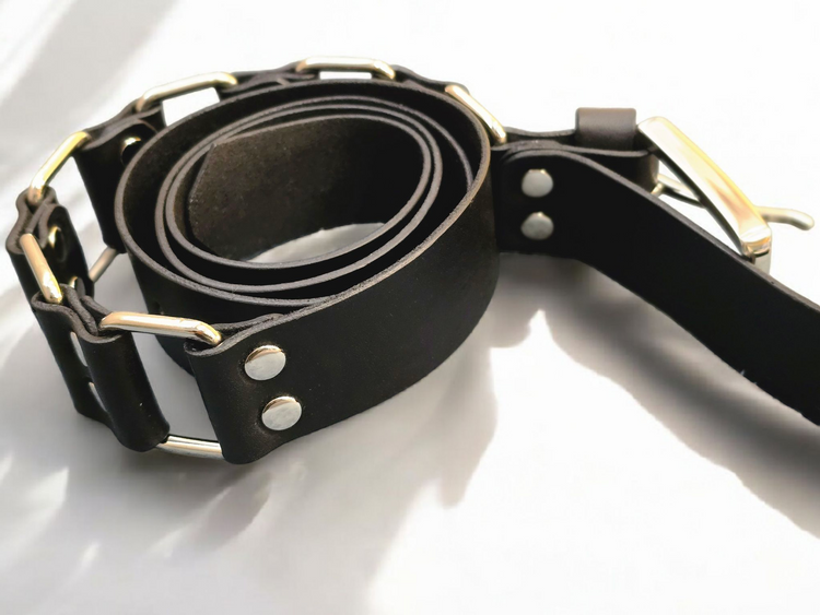 Интимен кожен аксесоар за двойки и фетиш игри