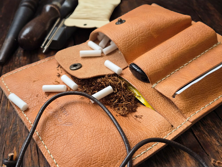 Кожен калъф Heritage – унисекс дизайн, подходящ за всеки ценител.