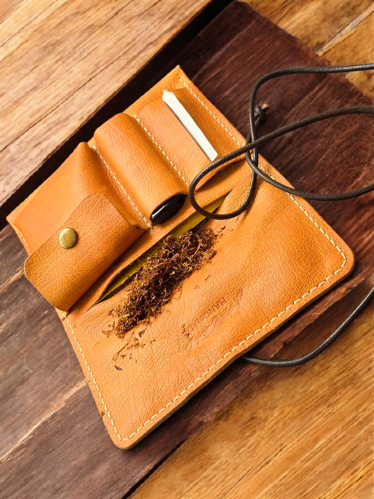 Практичен и удобен кожен калъф за тютюн, подходящ за мъже и жени.