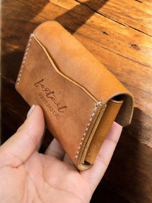 Калъф за карти от естествена кожа – компактен и елегантен.