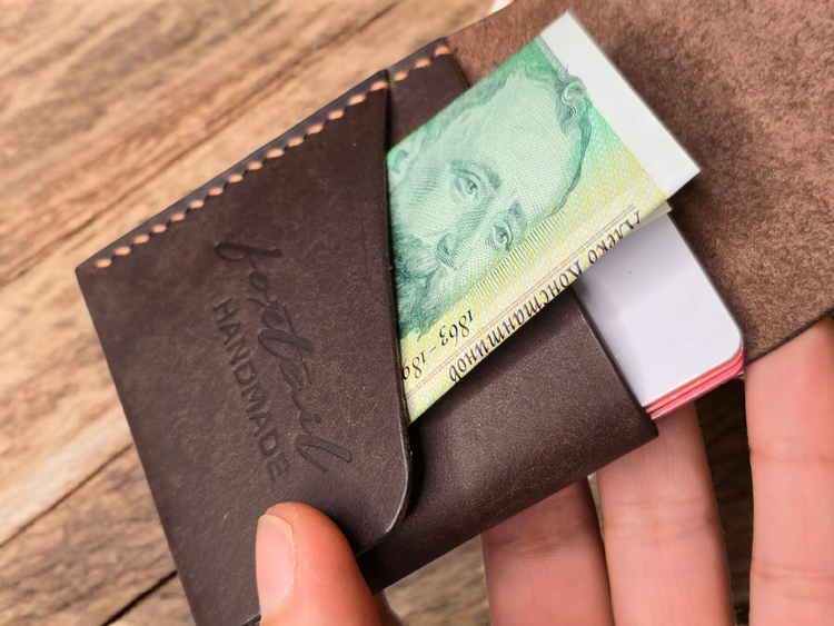 Кожен аксесоар Urban – идеален подарък за мъже и жени, ръчна изработка.