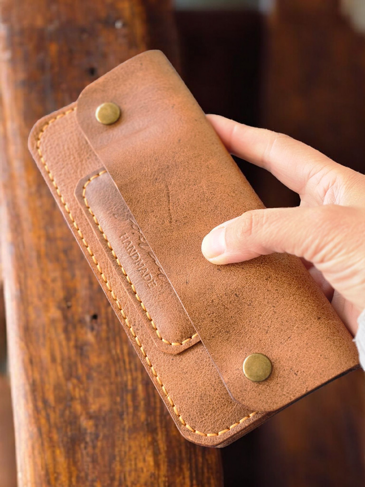 Ръчно изработен клъч портфейл Elite Compact от естествена кожа. Унисекс дизайн, цип за монети, място за карти и банкноти. За подарък.