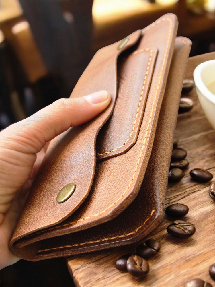 Ръчно изработен клъч портфейл Elite Compact от естествена кожа. Унисекс дизайн, цип за монети, място за карти и банкноти. За подарък.