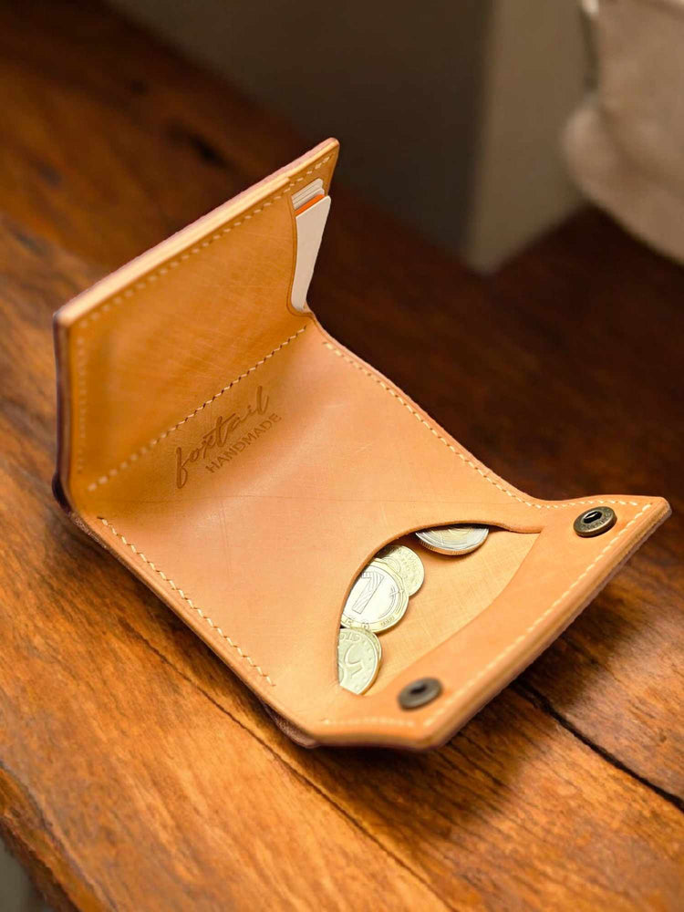 Кожен портфейл с монетник Timber – ръчно изработен от естествена телешка кожа.