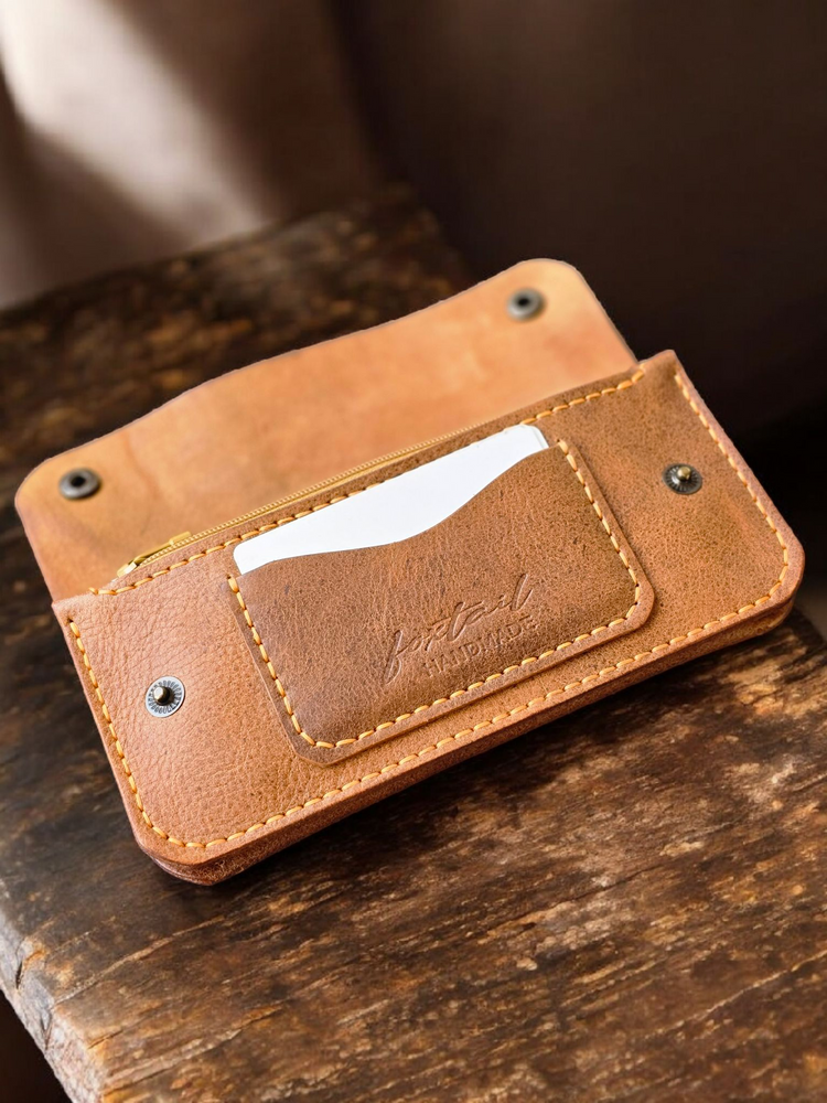 Ръчно изработен клъч портфейл Elite Compact от естествена кожа. Унисекс дизайн, цип за монети, място за карти и банкноти. За подарък.