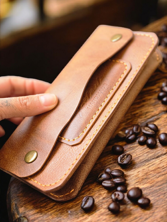 Ръчно изработен клъч портфейл Elite Compact от естествена кожа. Унисекс дизайн, цип за монети, място за карти и банкноти. За подарък.