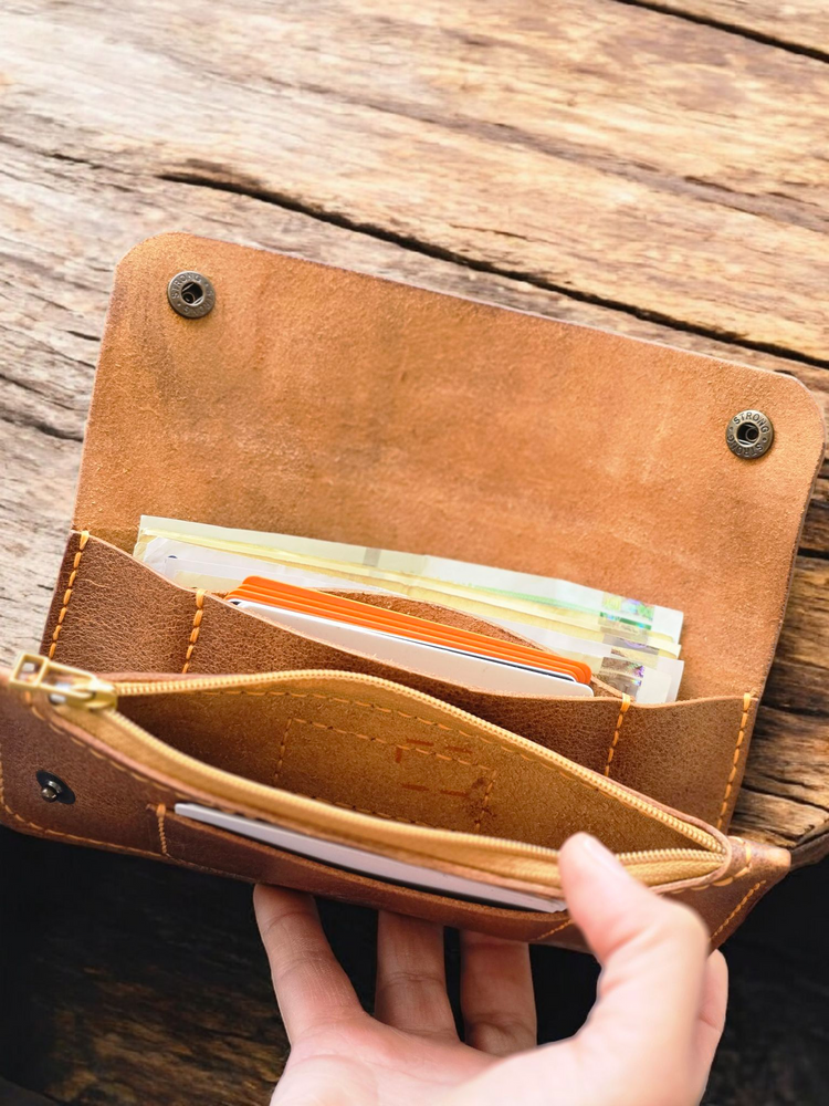 Ръчно изработен клъч портфейл Elite Compact от естествена кожа. Унисекс дизайн, цип за монети, място за карти и банкноти. За подарък.