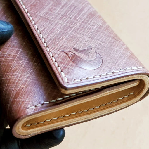 Защо да изберете ръчната изработка? - Foxtail Leather Goods