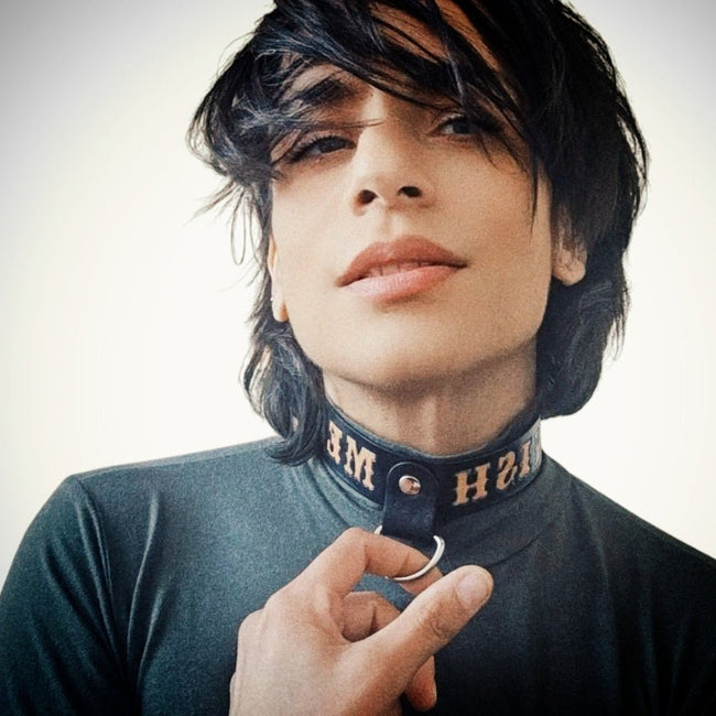 Кожен нашийник с надпис – ръчна изработка, елегантен и палав! - Foxtail Leather Goods