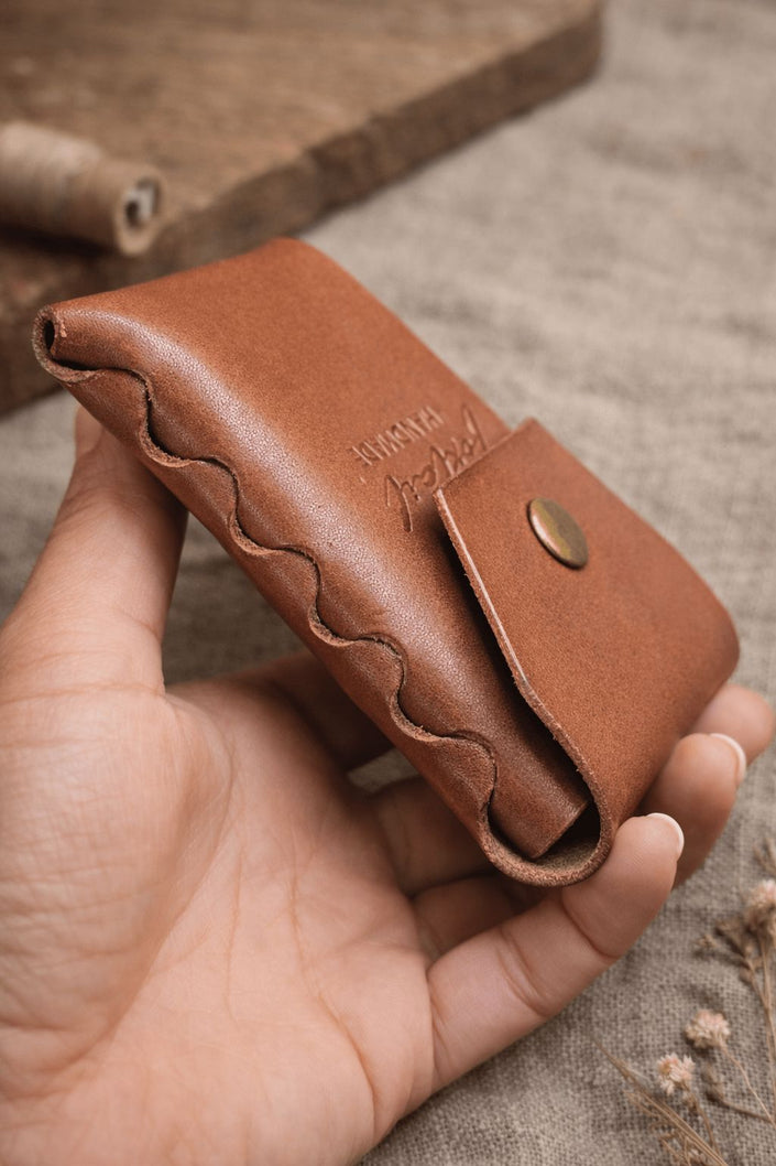 кожено калъфче от прегъната кожа без шев Abbys