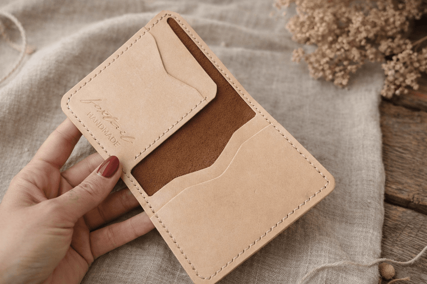 Картодържач мъжки от естествена кожа подходящ за ежедневна употреба