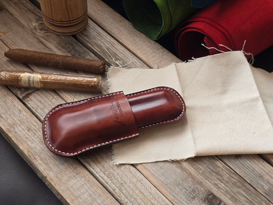 Ръчно изработен кожен калъф за пури CigarVoyager от естествена телешка кожа, стилен аксесоар за мъже ценители и луксозен подарък.