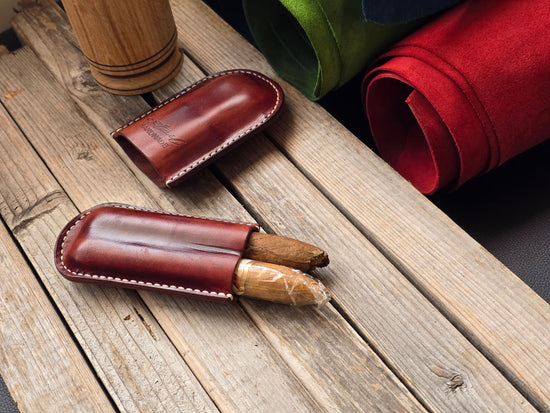 Кожен калъф за пури за мъже, изработен ръчно от плътна естествена кожа с високо качество и внимание към детайла.