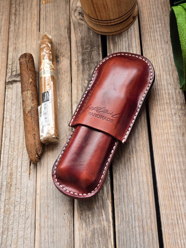 Минималистичен калъф за пури от естествена кожа, ръчно изработен аксесоар за модерни мъже и елегантен подарък.