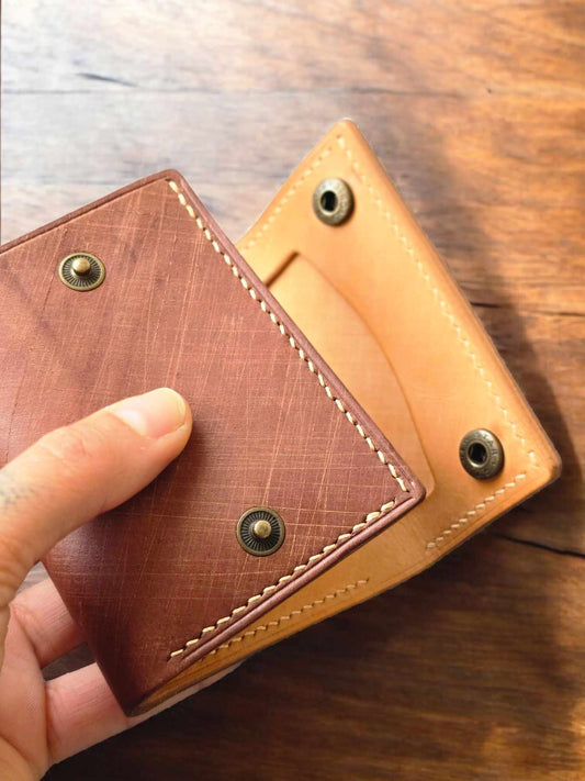 Ръчно изработен кожен портфейл Timber от естествена телешка кожа – стилен и издръжлив.