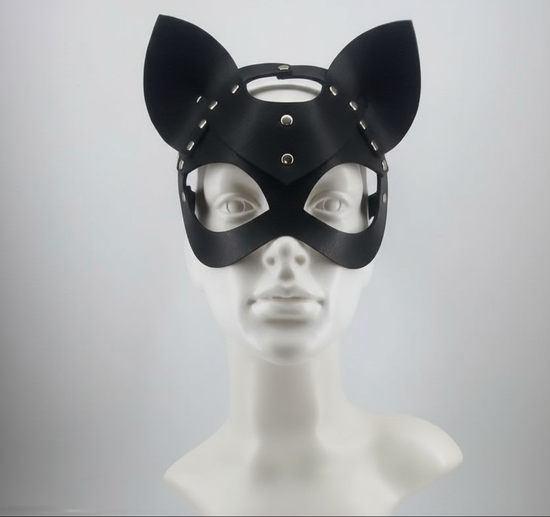 Луксозна дамска кожена маска котка, изработена в България, подходяща за 18+

