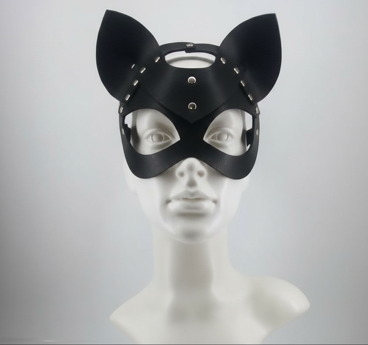 Луксозна дамска кожена маска котка, изработена в България, подходяща за 18+

