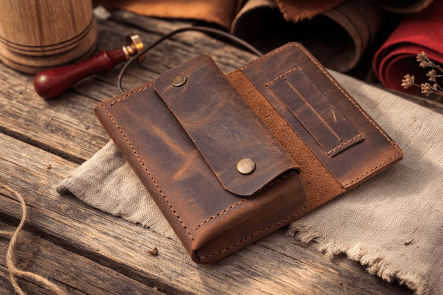 Калъф за тютюн Tabacco Trail – Crazy Horse кожа с pull-up ефект и патина